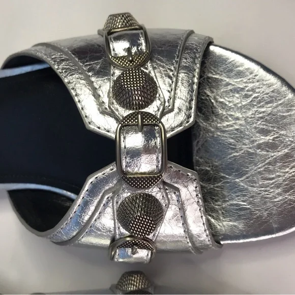 New Authentic BALENCIAGA
Cagole embellished metallic textured-leather sandals - Picture 5 of 15